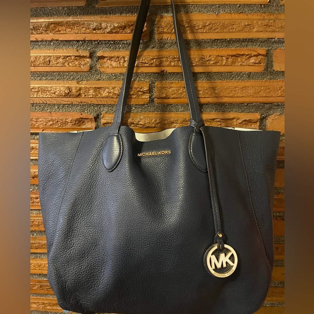 Michael Kors Reversible tote Navy blue & clutch set